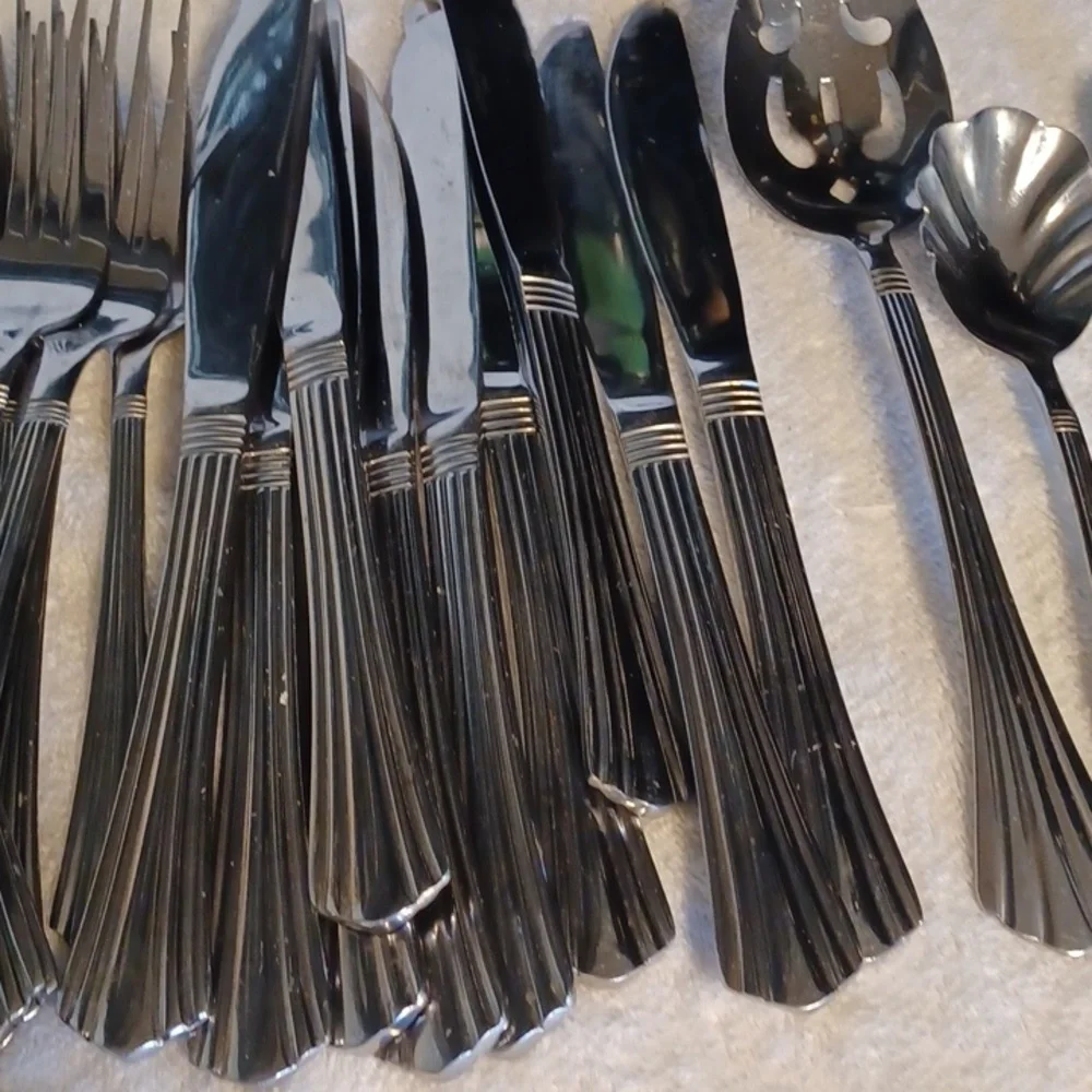 International stainless steel flatware 35 pc. Set